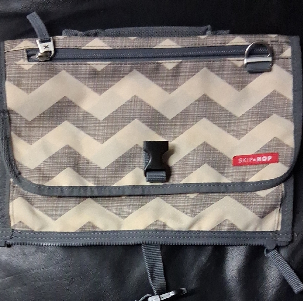Skip Hop Chevron Toiletry Bag - Gray and Cream